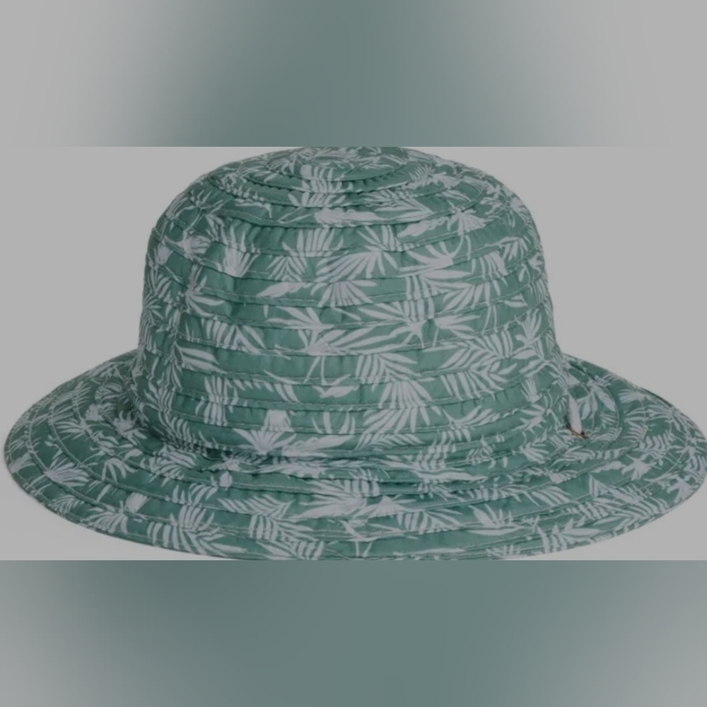 NWT Badgley Mischka  Bucket Hat